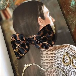 Leopard silk bow hair clip by Henri Bendel 🐆